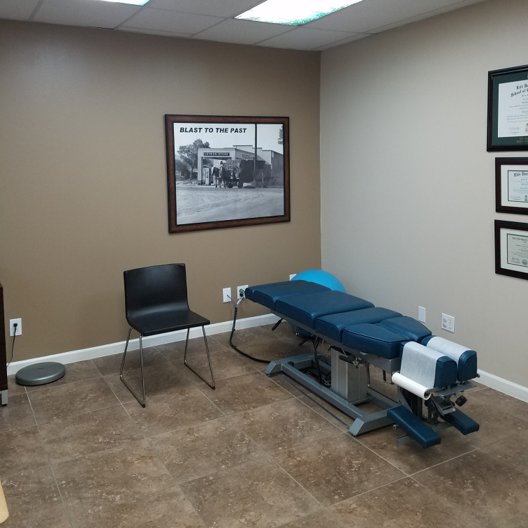 In & Out Chiropractic | 5099 W Dobbins Rd, Laveen Village, AZ 85339, USA | Phone: (602) 237-2555