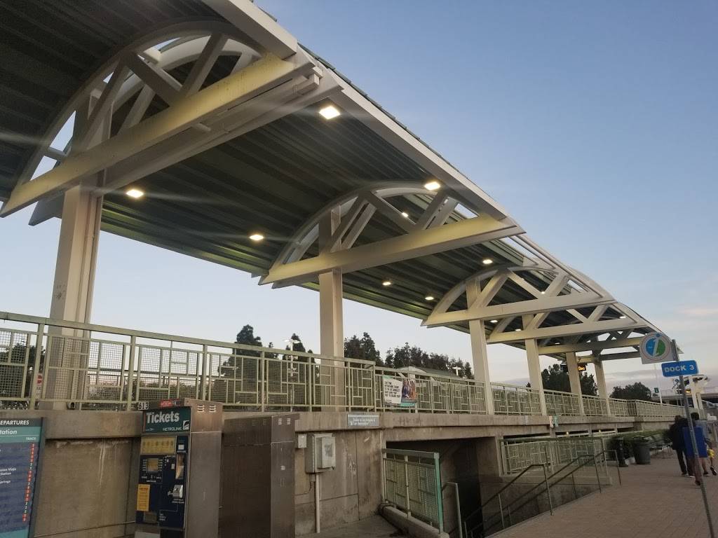 Tustin Metrolink Station Parking | 2975 Edinger Ave, Tustin, CA 92782, USA | Phone: (800) 371-5465