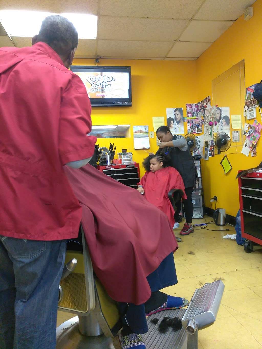 Hairz R Us | 2039 Howard St, Chicago, IL 60645, USA | Phone: (773) 274-4460