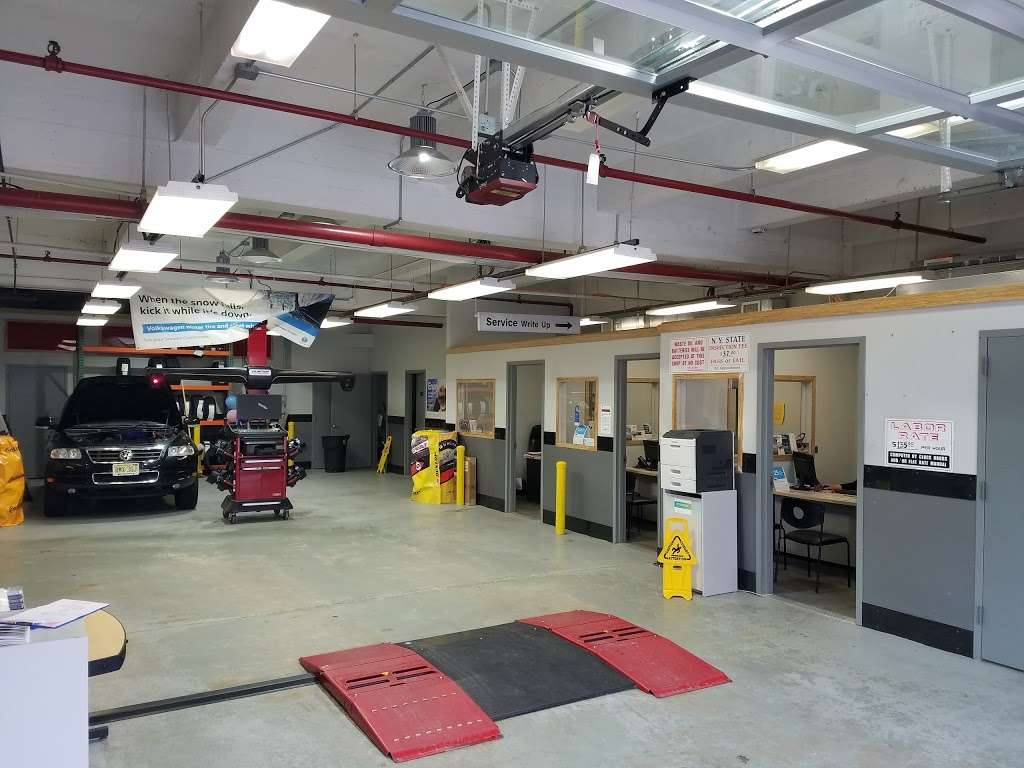 Long Island City Volkswagen Service Department | 33-20 55th St, Flushing, NY 11377 | Phone: (718) 274-2300