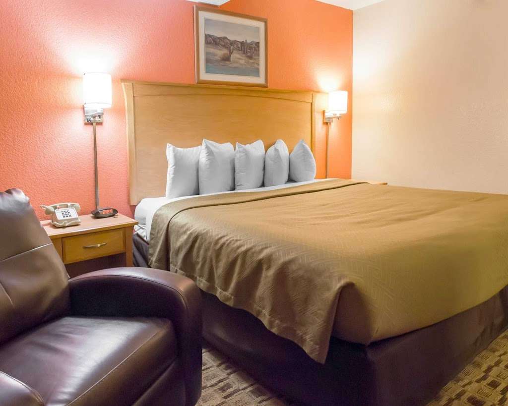 Econo Lodge Kansas City Downtown North | 2232 Taney St, Kansas City, MO 64116, USA | Phone: (816) 421-6000