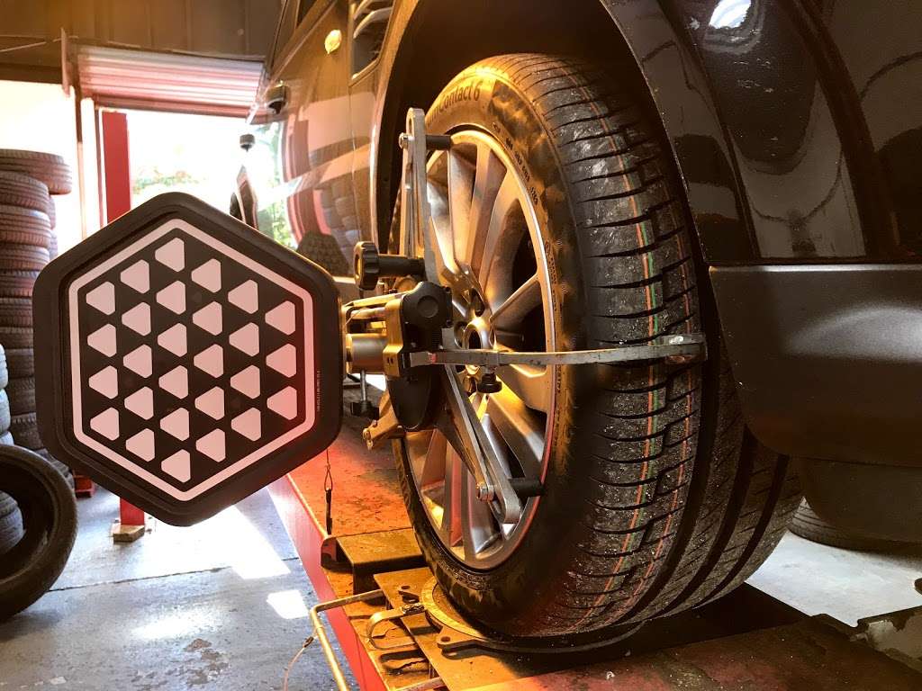 Tollgate Tyre and wheel alignment centre | 114 Leaves Green Rd, Keston BR2 6DQ, UK | Phone: 01959 575888