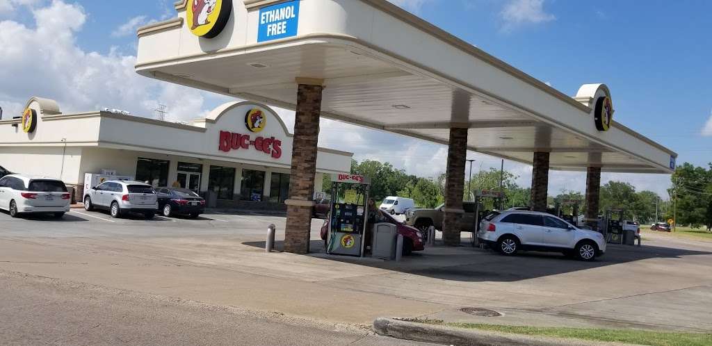 Buc-ees | 899 Oyster Creek Dr, Lake Jackson, TX 77566, USA | Phone: (979) 238-6390