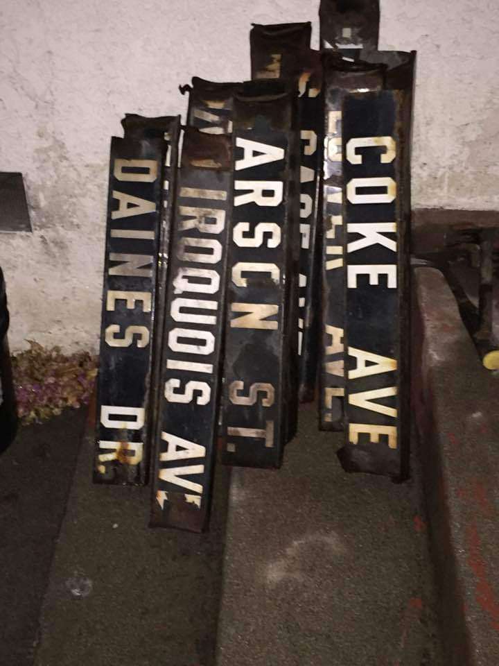 Vintage Street Signs | 10146 Gish Ave, Los Angeles, CA 91042, USA | Phone: (818) 213-8202