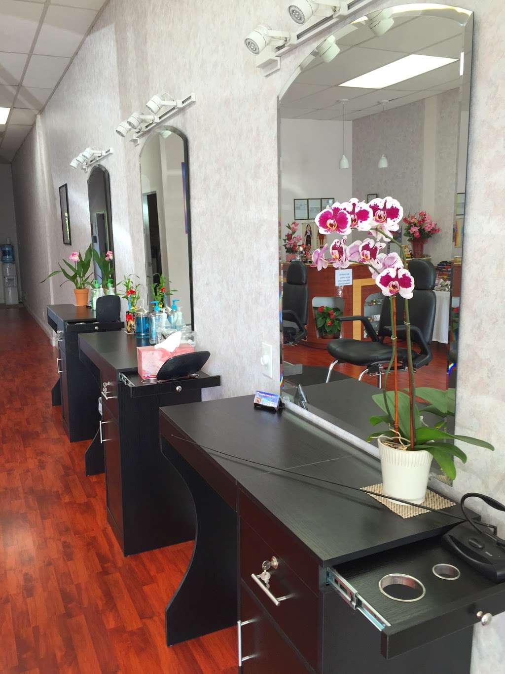 Indu Threading & Beauty Salon | 7841 Valley View St, La Palma, CA 90623, USA | Phone: (714) 521-8622