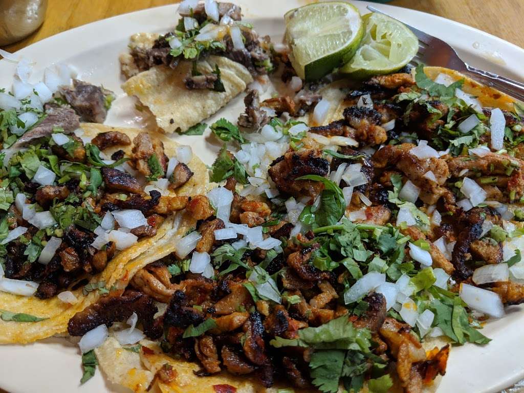 Taqueria Amigo Chino 2 | 5959 W Lawrence Ave, Chicago, IL 60630, USA | Phone: (773) 853-0170