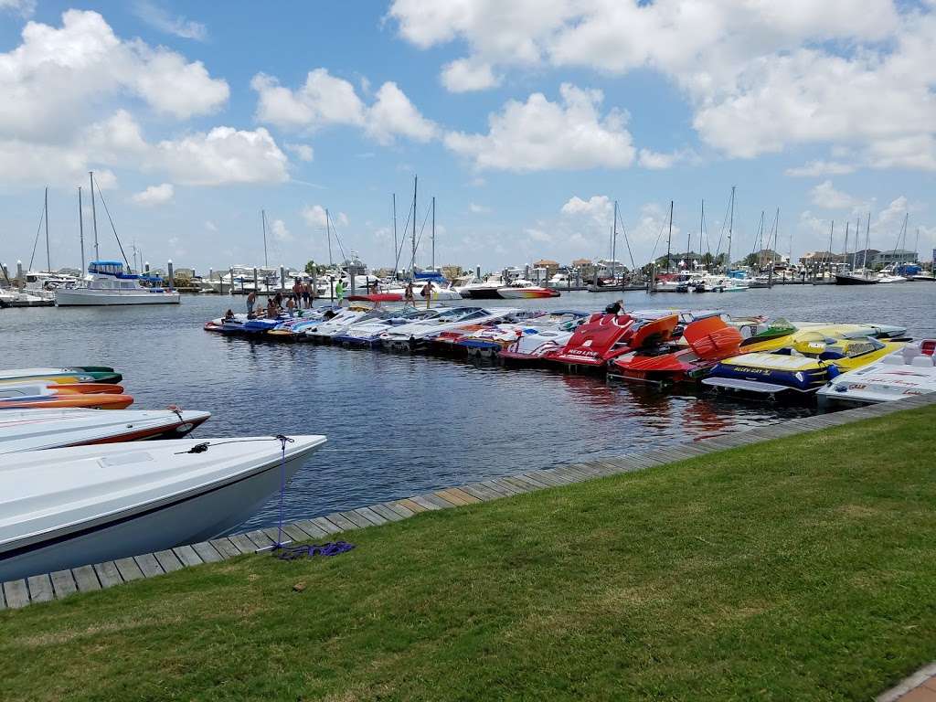 Harborwalk Yacht Club, Marina & Waterfront Real Estate | 1445 Harborwalk Blvd, Hitchcock, TX 77563, USA | Phone: (409) 935-3737