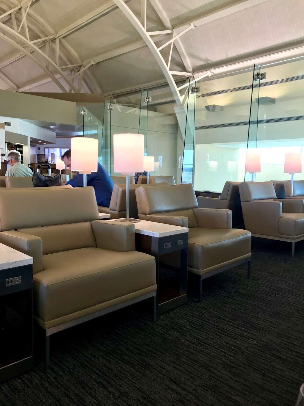 United Club | Gate 9, 18601 JWA Roadway, Santa Ana, CA 92707 | Phone: (866) 822-5827