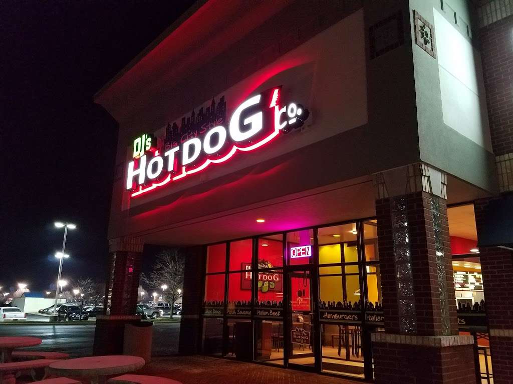 DJs Hot Dog Company | 7035 E 96th St, Indianapolis, IN 46250 | Phone: (317) 842-8442