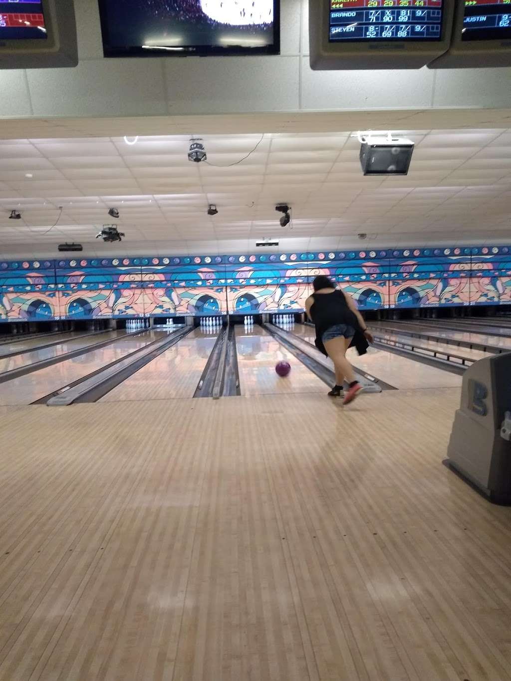 Sunshine Lanes & Lounge | 11924 Buchanan Trail E, Waynesboro, PA 17268, USA | Phone: (717) 762-3815