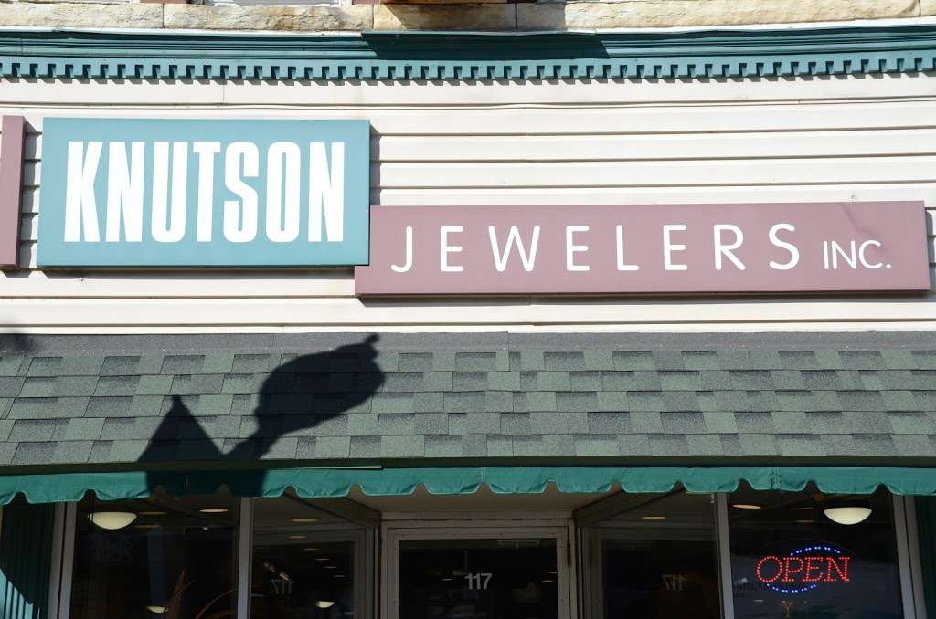 Knutson Jewelers Inc | 117 S Main St, Jefferson, WI 53549, USA | Phone: (920) 674-4200