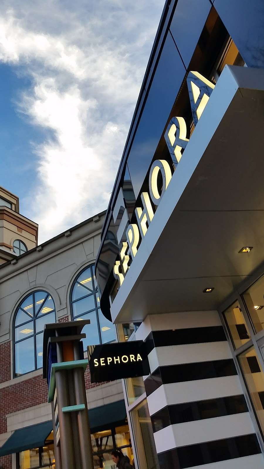 SEPHORA | 2800 Clarendon Blvd Suite #R550, Arlington, VA 22201, USA | Phone: (703) 528-1273