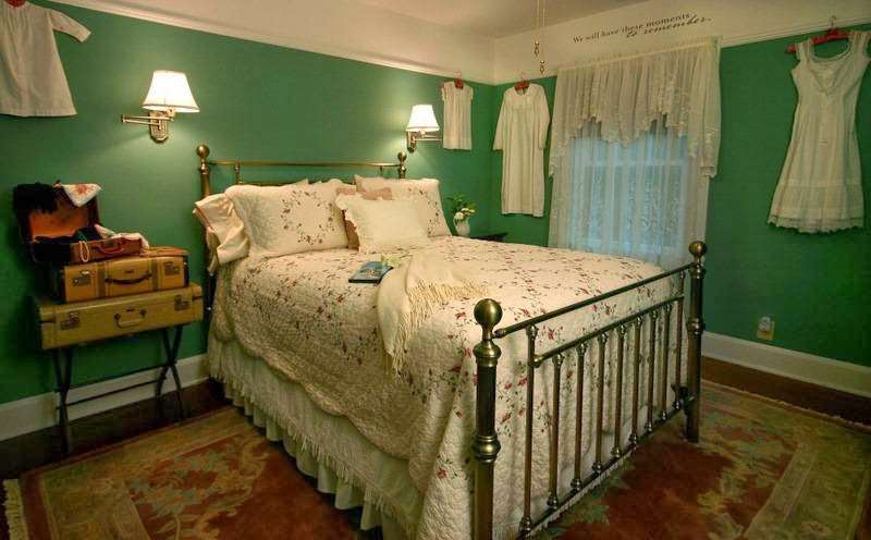 Ivy House Bed and Breakfast | 304 N Merrill St, Fortville, IN 46040, USA | Phone: (317) 485-4800