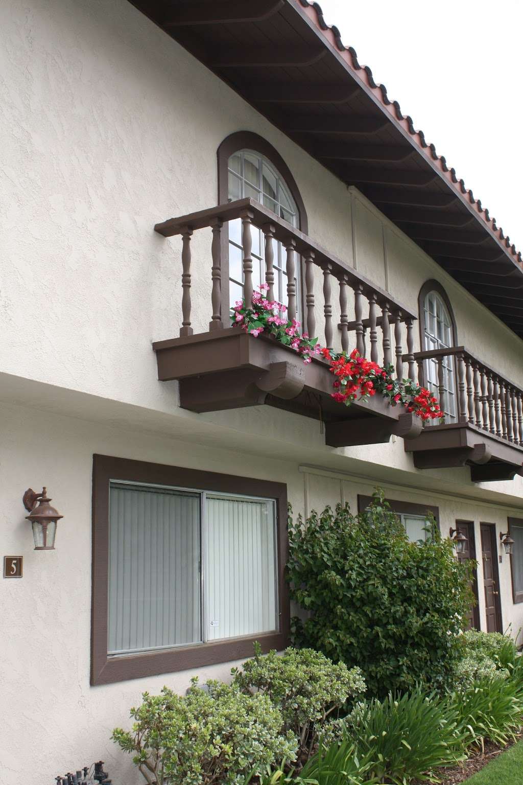 Casa Flores Apartments | 8123 Magnolia Ave, Riverside, CA 92504, USA | Phone: (951) 687-1948