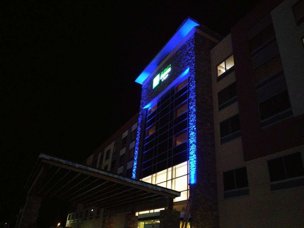 Holiday Inn Express & Suites Denver Aurora Medical Campus | 14200 E Colfax Ave, Aurora, CO 80011 | Phone: (800) 465-4329