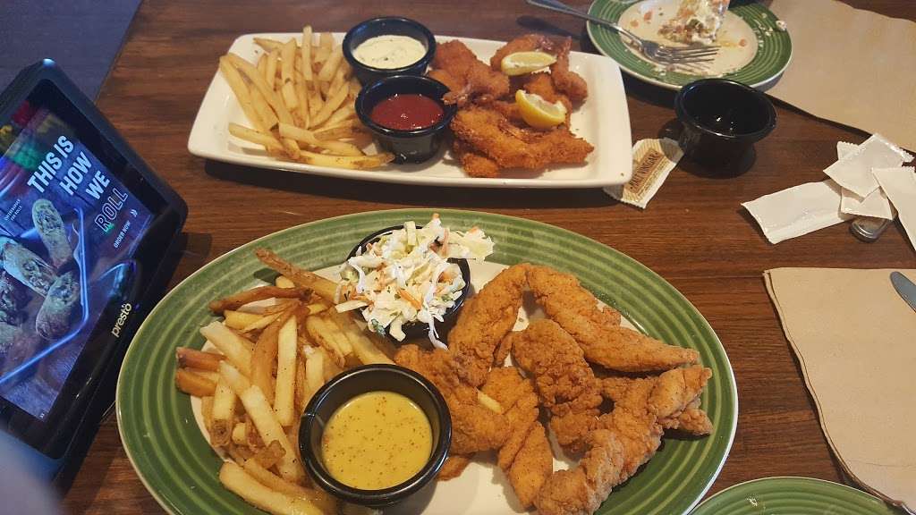 Applebees Grill + Bar | 1305 West Chester Pike Manoa Shopping Center, Havertown, PA 19083, USA | Phone: (610) 449-2296