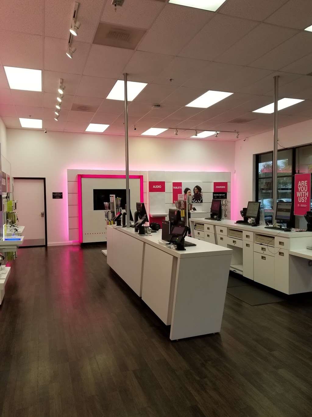 T-Mobile | 12228 N Cave Creek Rd #112, Phoenix, AZ 85022 | Phone: (602) 765-1700