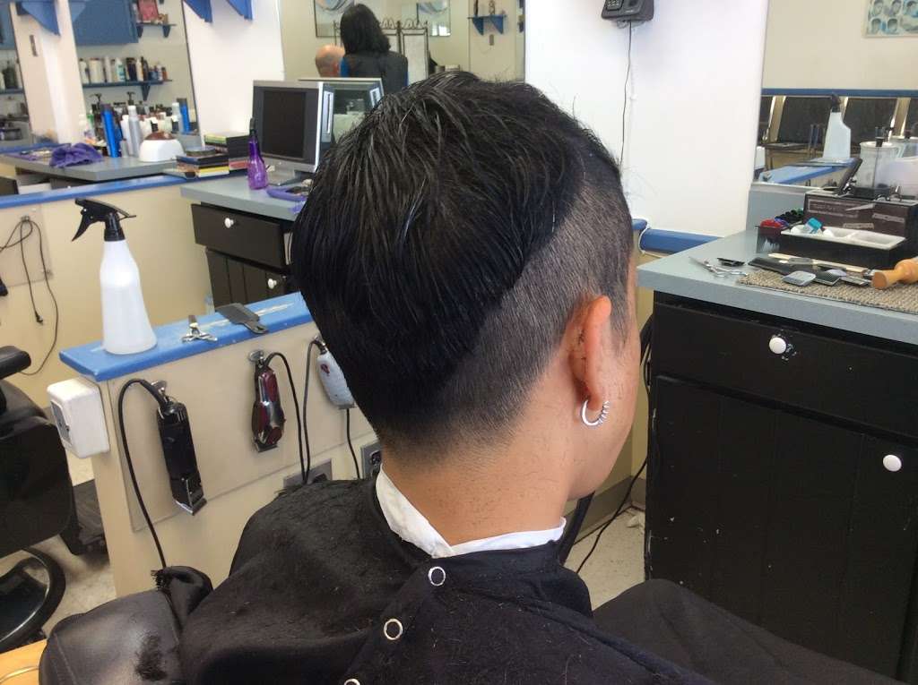 Warfields Barber Styling Salon | 4882 Montgomery Rd, Ellicott City, MD 21043, USA | Phone: (410) 750-6205