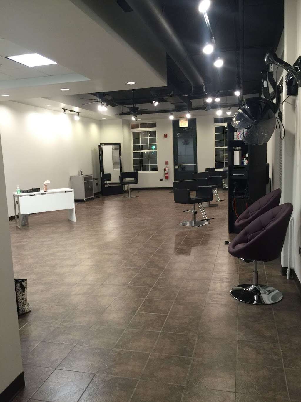 The Station (A boutique salon) | 17216 Oak Park Ave, Tinley Park, IL 60477, USA | Phone: (708) 932-6409