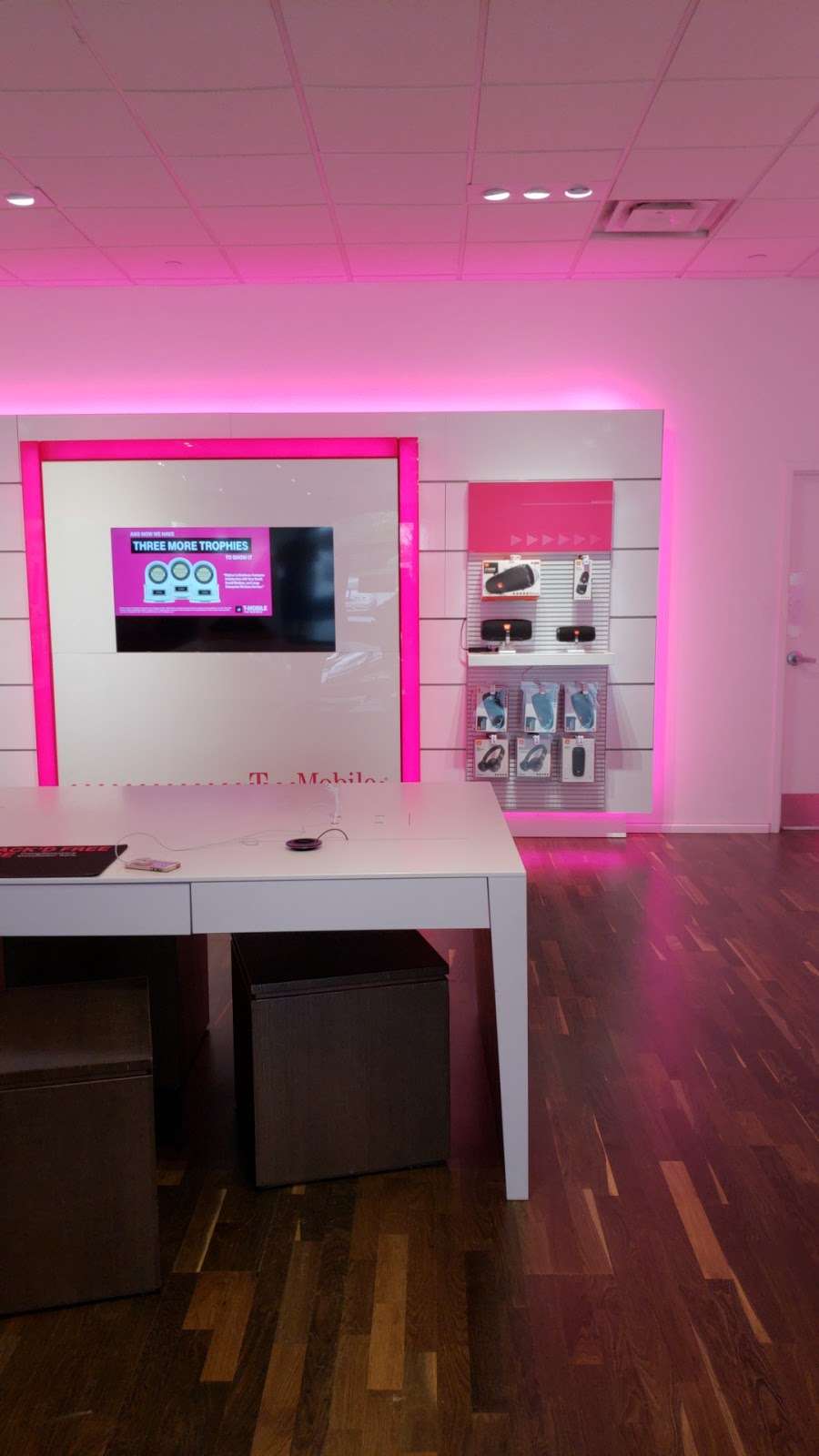 T-Mobile | 184 Penn Mart Ct, Ste 19, New Castle, DE 19720, USA | Phone: (302) 326-0134