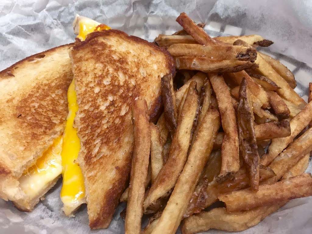 Steves Grilled Cheese and Quesadilla Company | 22 High St E, Glassboro, NJ 08028, USA | Phone: (856) 612-5524