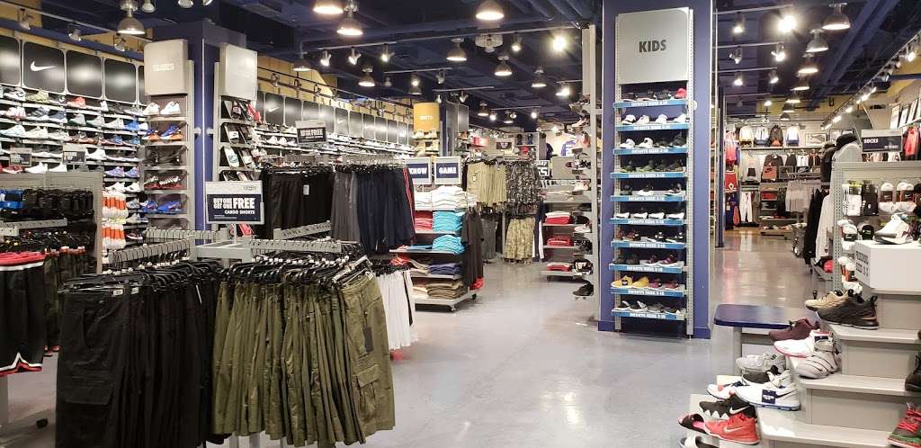 Champs Sports | 1034 Garden State Plaza, Paramus, NJ 07652, USA | Phone: (201) 843-0920