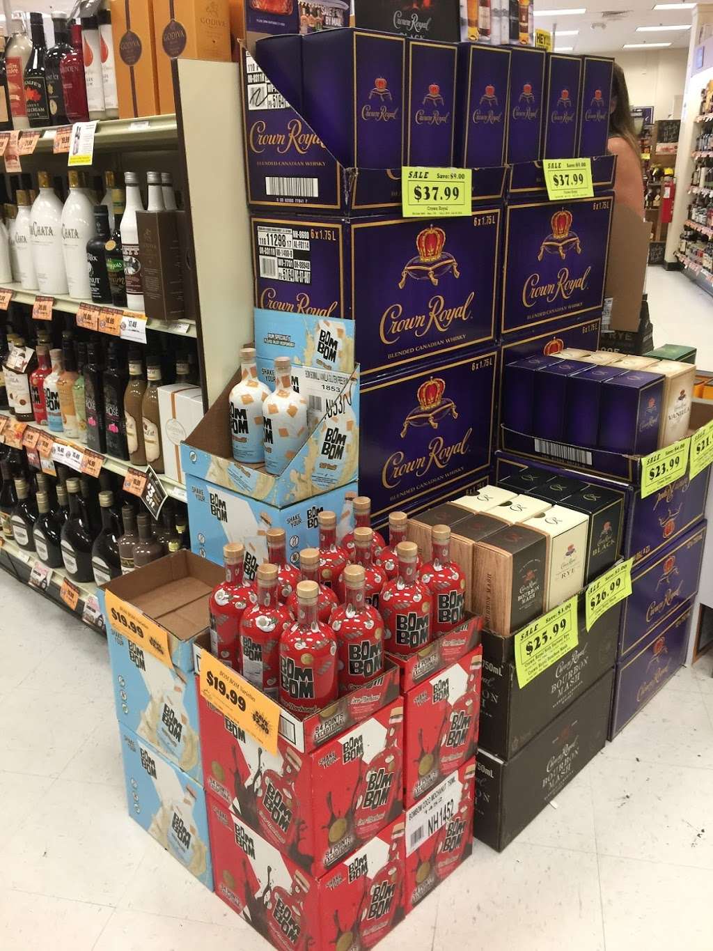 NH Liquor & Wine Outlet | Market Basket Plz, 32 Plaistow Rd, Plaistow, NH 03865, USA | Phone: (603) 382-8511