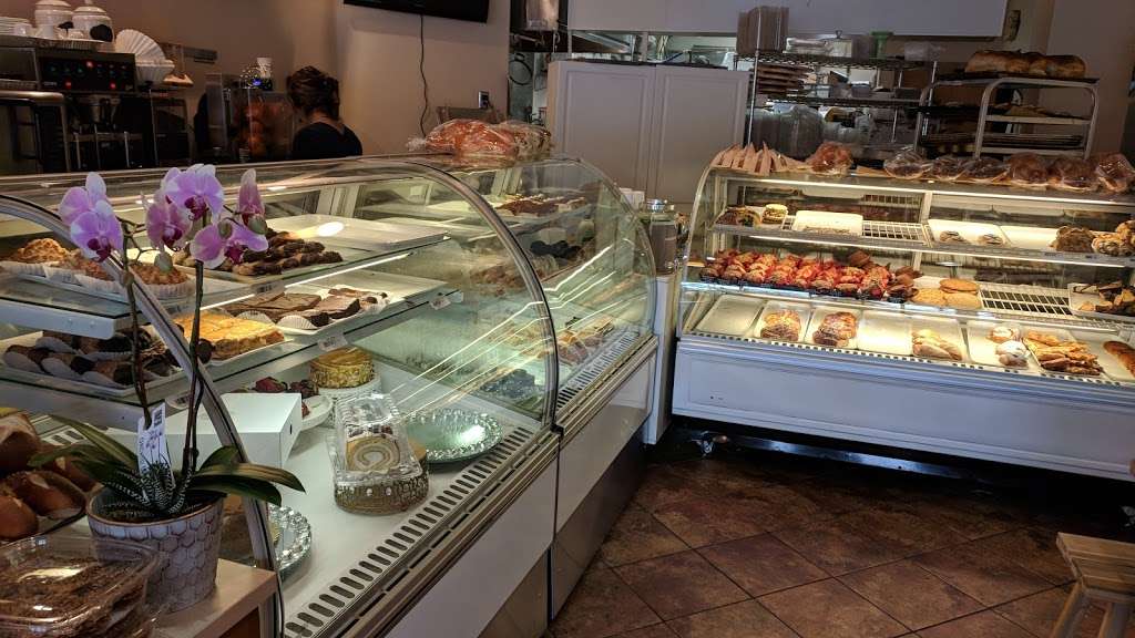 Village Bakery & Cafe | 5879 Kanan Rd, Agoura Hills, CA 91301, USA | Phone: (818) 736-9898