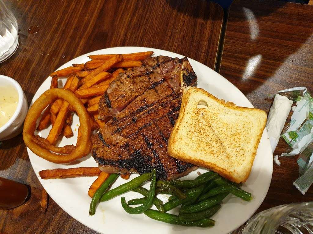 Metropolitan Steakhouse in 1501 Metropolitan Ave, Leavenworth, KS 66048