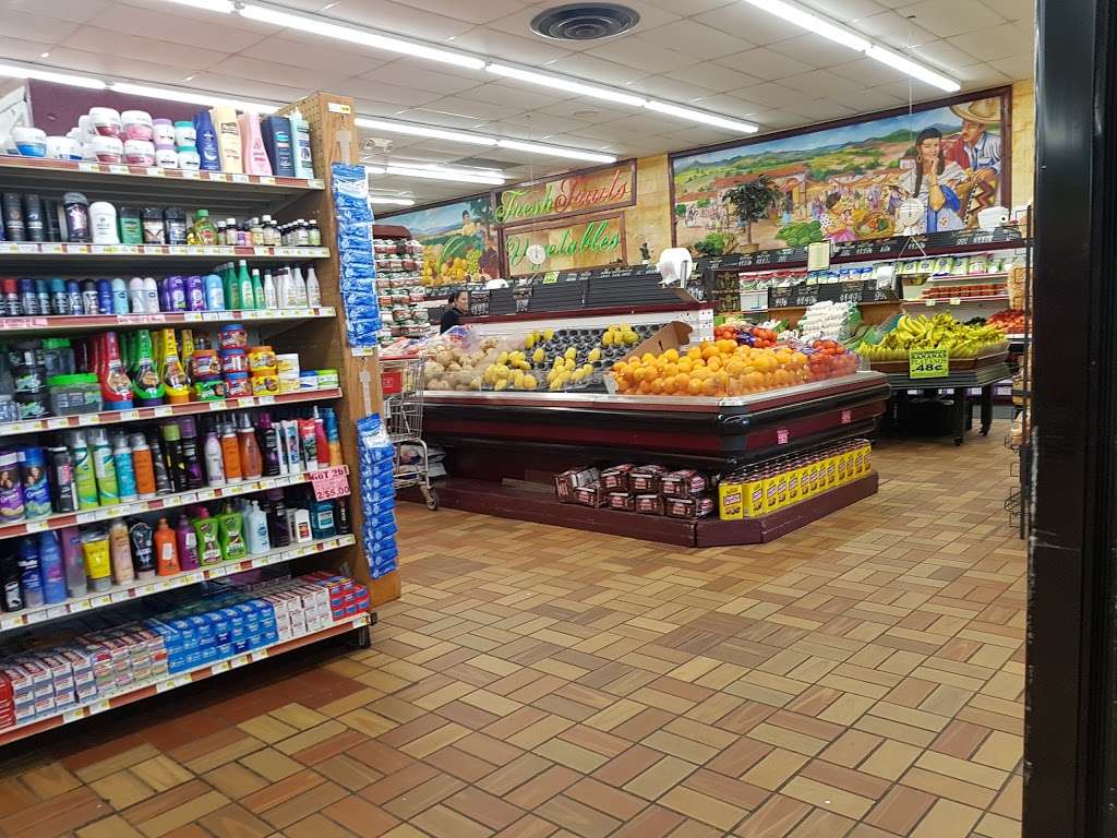 Supermercado La Chiquita | Ashland Plaza, 651 Ashland Ave, Aurora, IL 60505 | Phone: (630) 898-1501