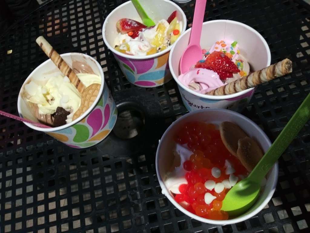 Yogurtland | 4235 N University Pkwy Suite 103, San Bernardino, CA 92407, USA | Phone: (909) 887-0700