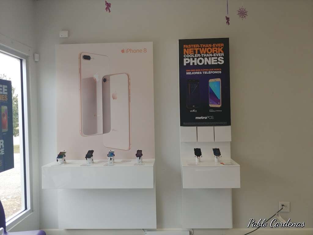 Metro by T-Mobile | 2414 Palo Alto Rd, San Antonio, TX 78211, USA | Phone: (210) 277-0038