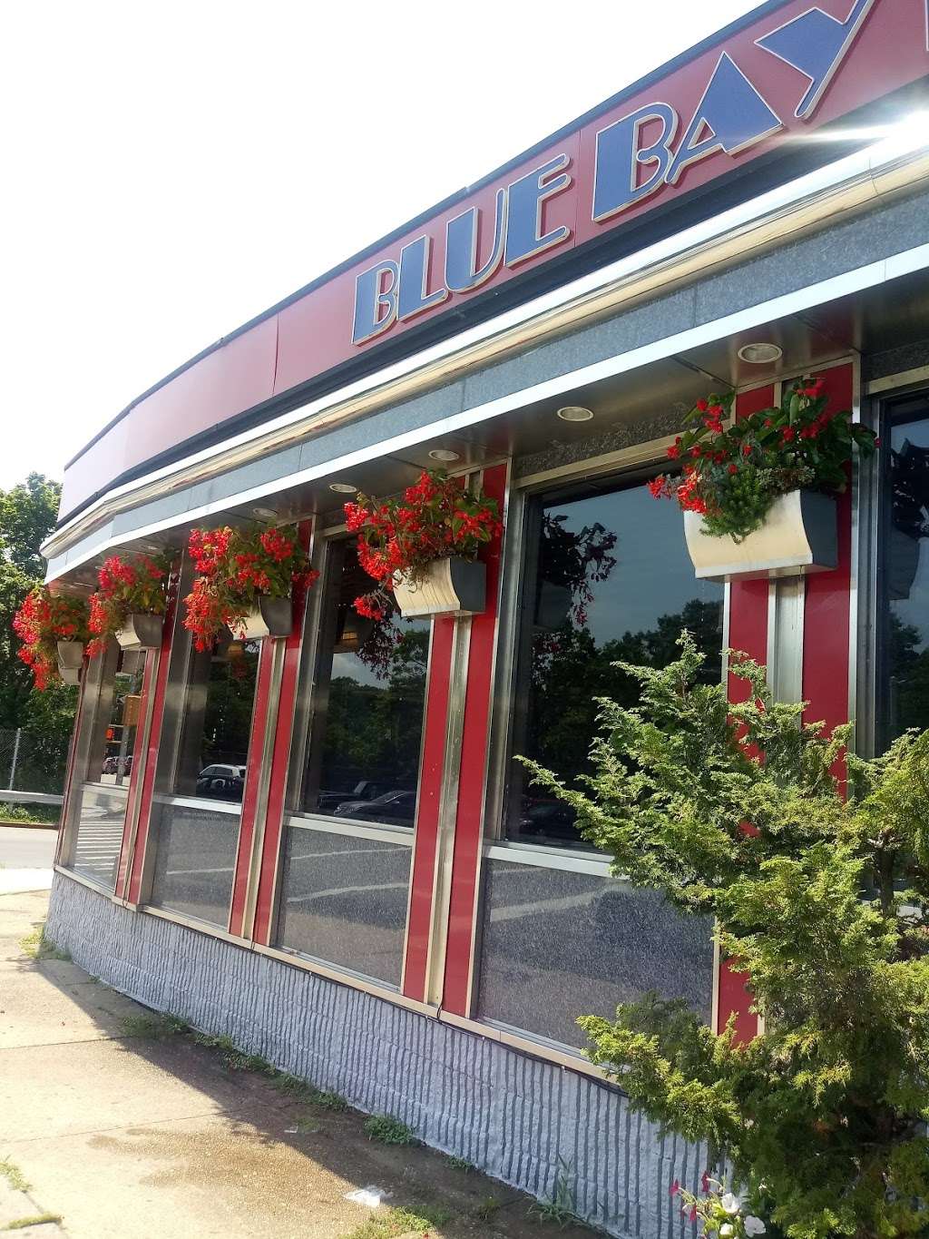 Blue Bay Diner | 5850 Francis Lewis Blvd, Flushing, NY 11365, USA | Phone: (718) 225-6333