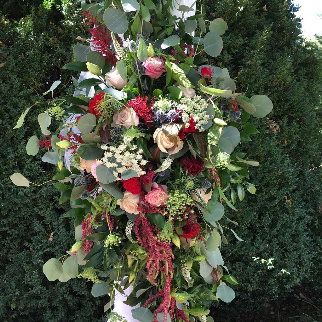 Colonial Florist | 100 N Main St, Gordonsville, VA 22942, USA | Phone: (540) 832-3611