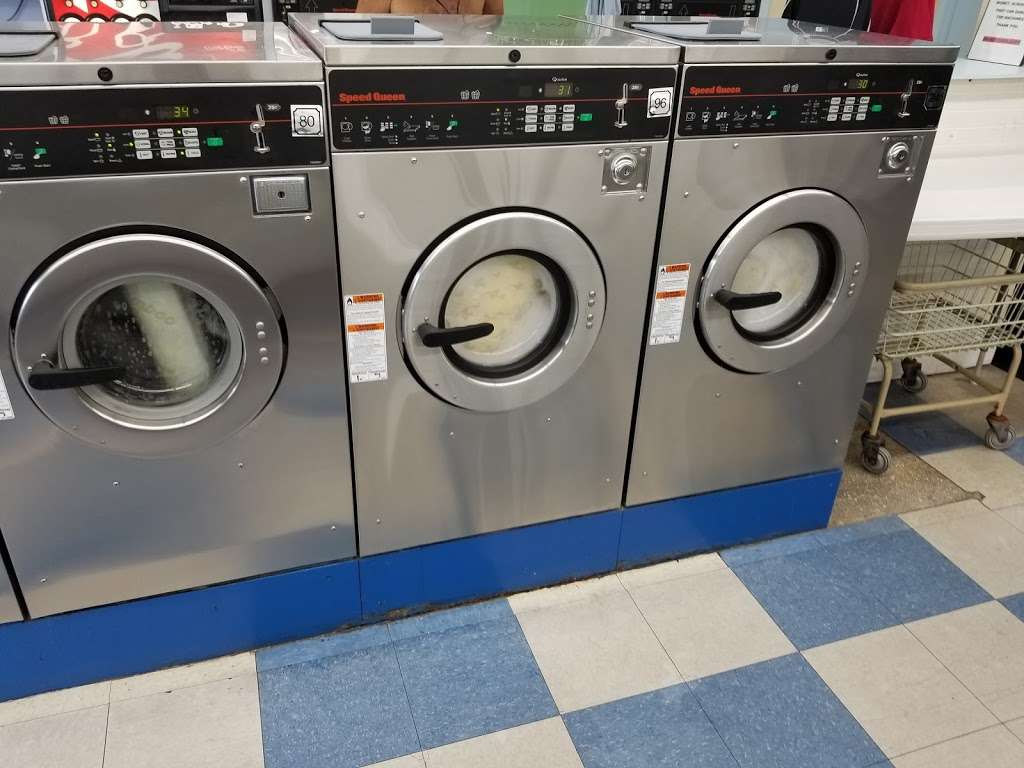 Christinas COIN LAUNDRY | 1109 N Dixie Fwy, New Smyrna Beach, FL 32168, USA