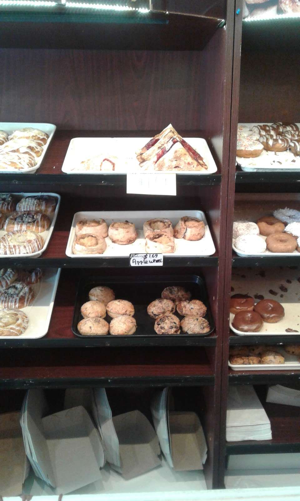 Village Bakery | 27 Grand Ave, Fox Lake, IL 60020, USA | Phone: (847) 587-8100