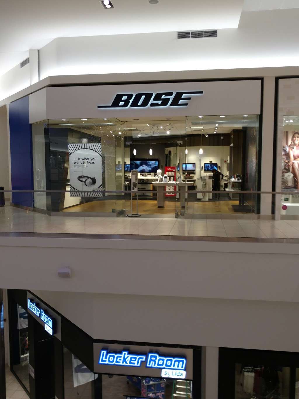 Bose | 5220 Fashion Outlets Way Suite 2250, Rosemont, IL 60018, USA | Phone: (847) 233-9756
