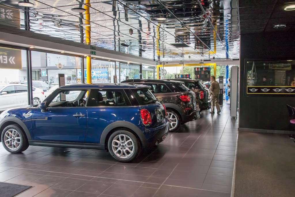 Sytner Chigwell MINI | Langston Rd, Loughton IG10 3UE, UK | Phone: 020 8418 7601