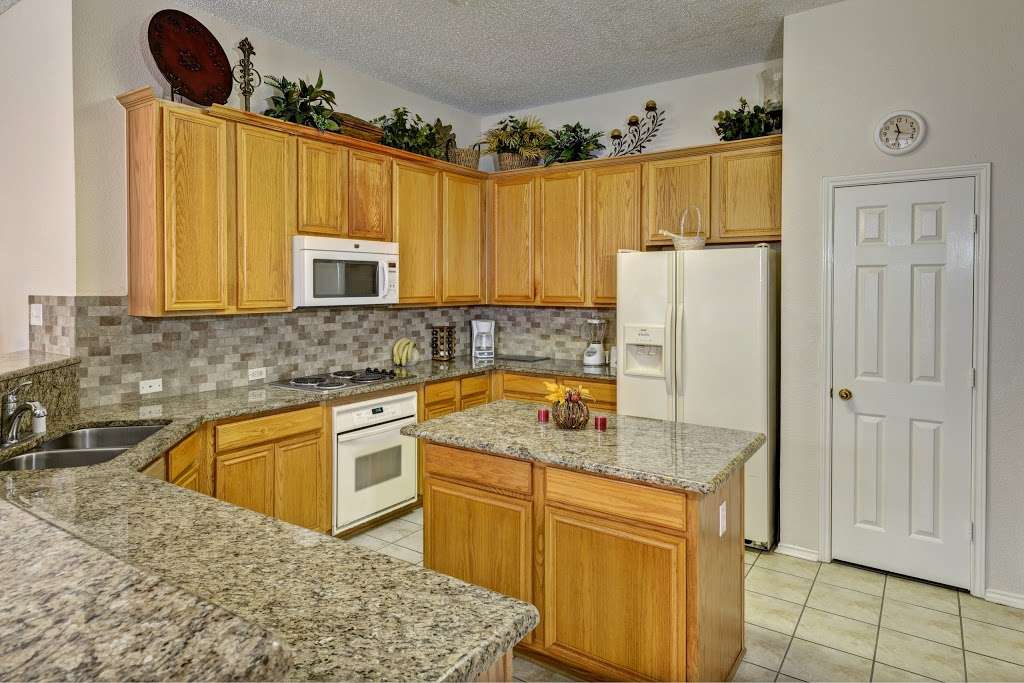 4 Seasons Senior Living | 2208 Peachtree Ln, Lewisville, TX 75067, USA | Phone: (972) 584-9880