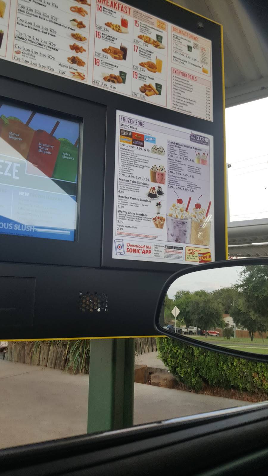 Sonic Drive-In | 5105 E Stassney Ln, Austin, TX 78744 | Phone: (512) 441-7878