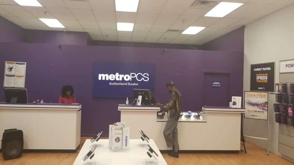 Metro by T-Mobile | 125 W 159th St, Harvey, IL 60426, USA | Phone: (708) 893-0147