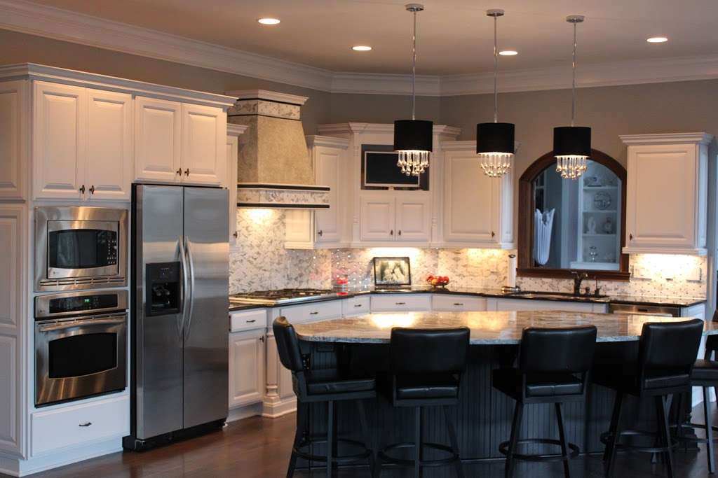 Shines Studios | 505 Sunset Dr, Noblesville, IN 46060, USA | Phone: (317) 709-8015