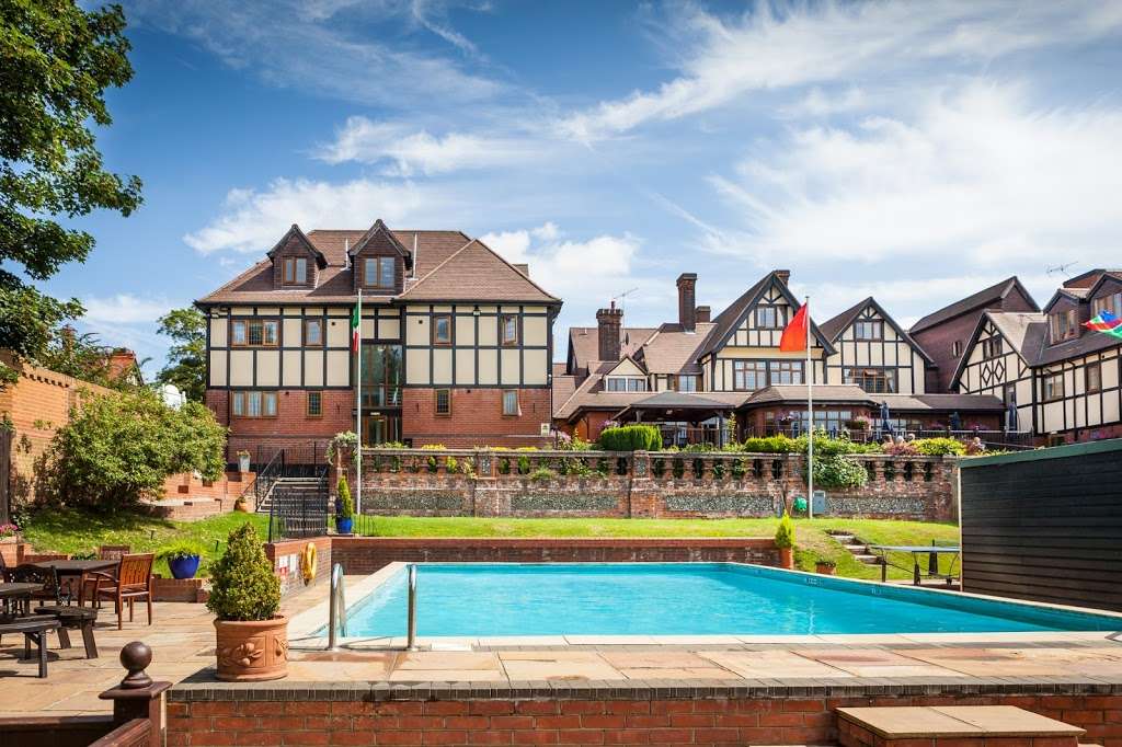 De Rougemont Manor | Great Warley St, Great Warley, Brentwood CM13 3JP, UK | Phone: 01277 226418