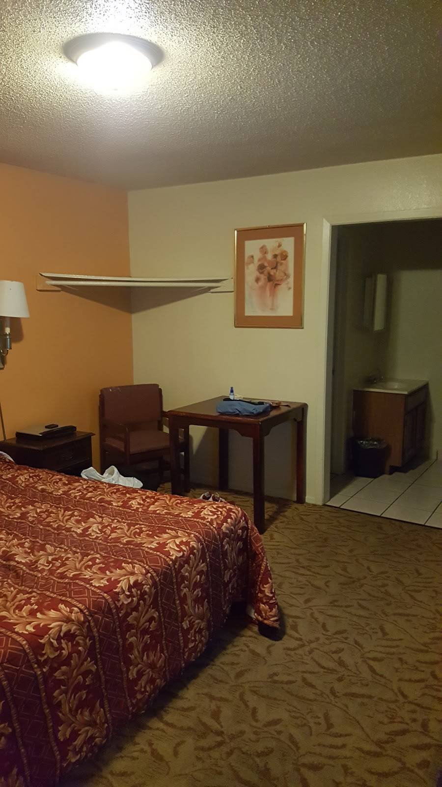 Greenview Inn - lodging  | Photo 2 of 7 | Address: 1816 Jacksboro Hwy, Fort Worth, TX 76114, USA | Phone: (817) 624-1698