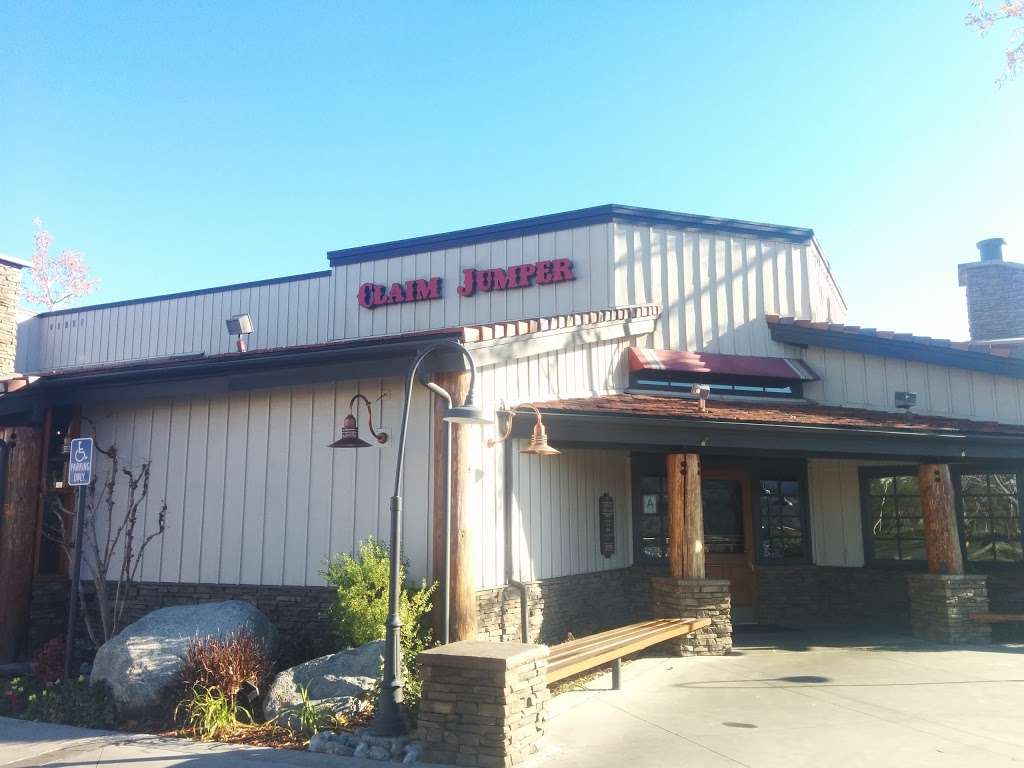 Claim Jumper Restaurants | 25740 The Old Rd, Valencia, CA 91381, USA | Phone: (661) 254-2628