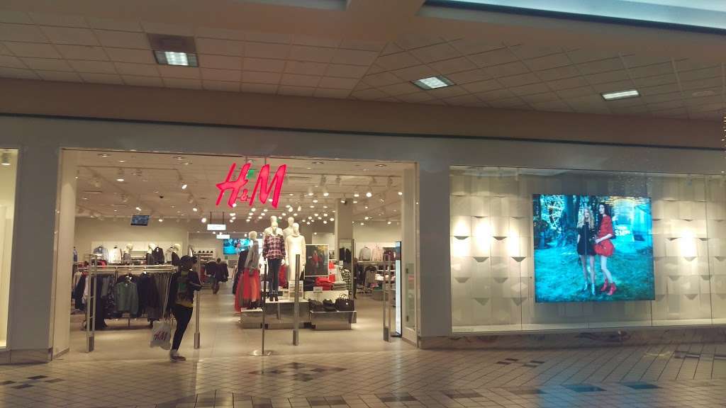 H&M | 17301 Valley Mall Rd #0165, Hagerstown, MD 21740, USA | Phone: (855) 466-7467