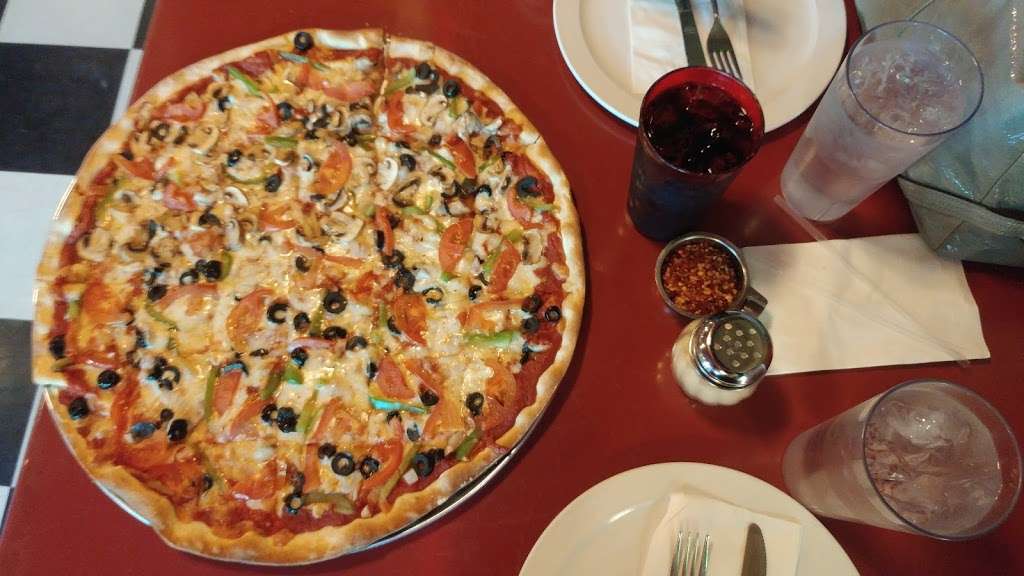 Caradaro Club Pizza | 5010 W Vliet St, Milwaukee, WI 53208, USA | Phone: (414) 476-7700