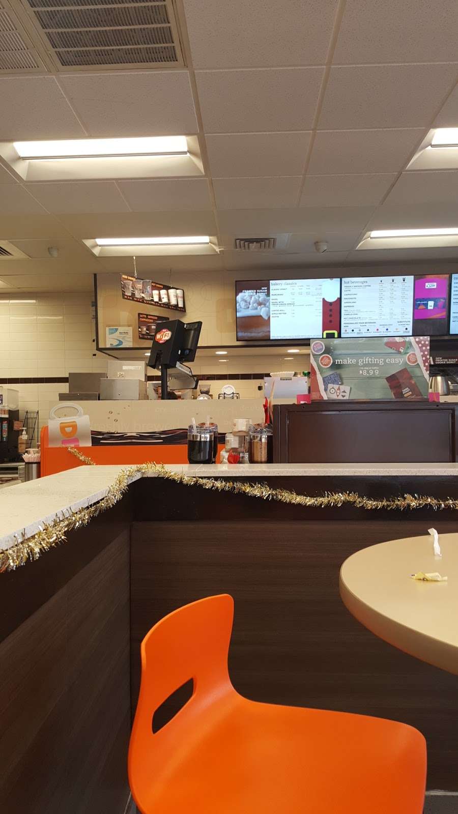 Dunkin Donuts | 246 N Courtland St, East Stroudsburg, PA 18301, USA | Phone: (570) 422-1150