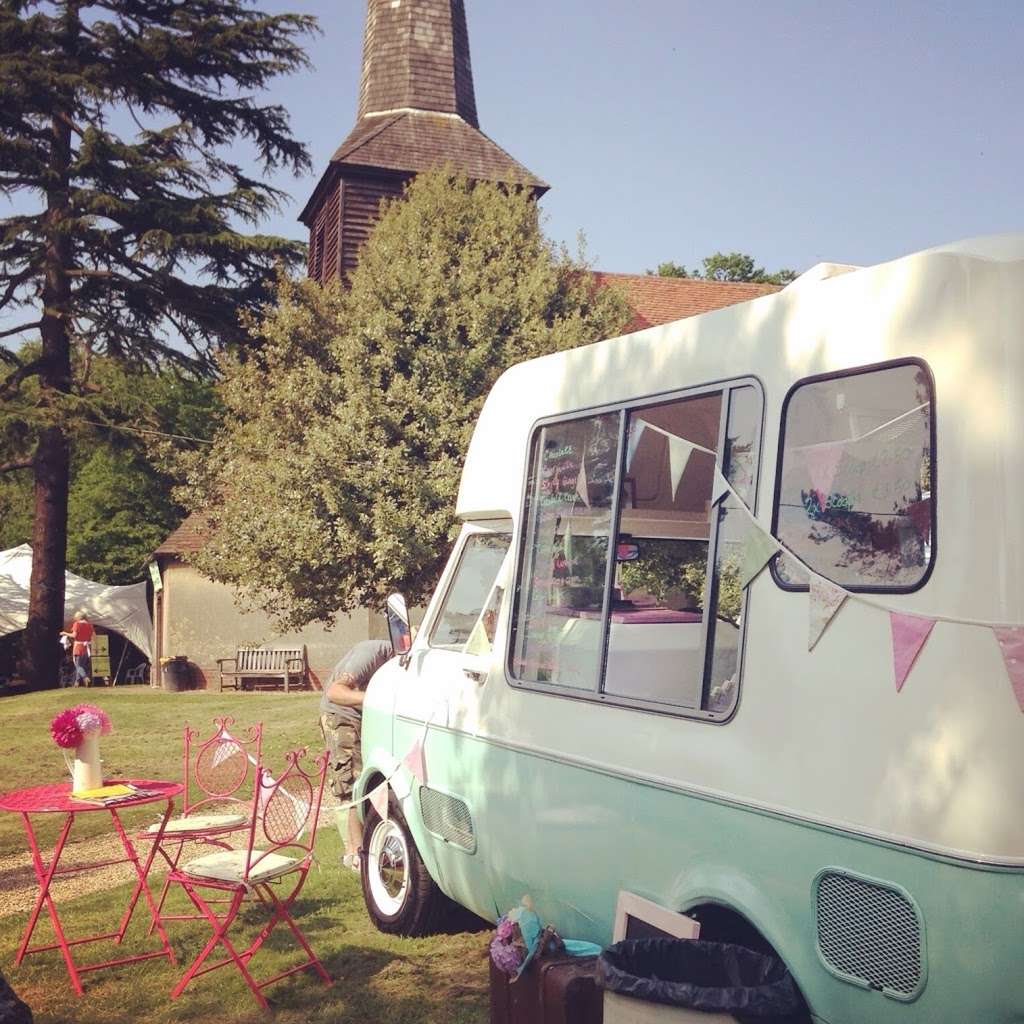 Roll Out The Bunting | 6 Littlehurst Ln, Basildon SS15 4JT, UK | Phone: 07572 764008