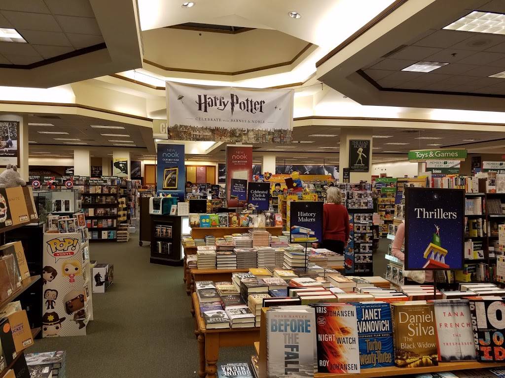 Barnes & Noble | 5400 New Hope Commons Dr, Durham, NC 27707, USA | Phone: (919) 489-3012